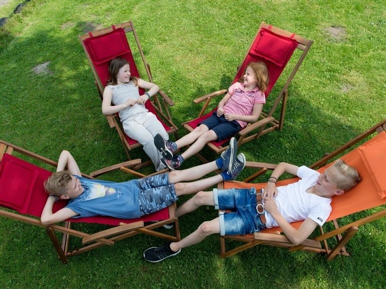 Kinder beim Chillen